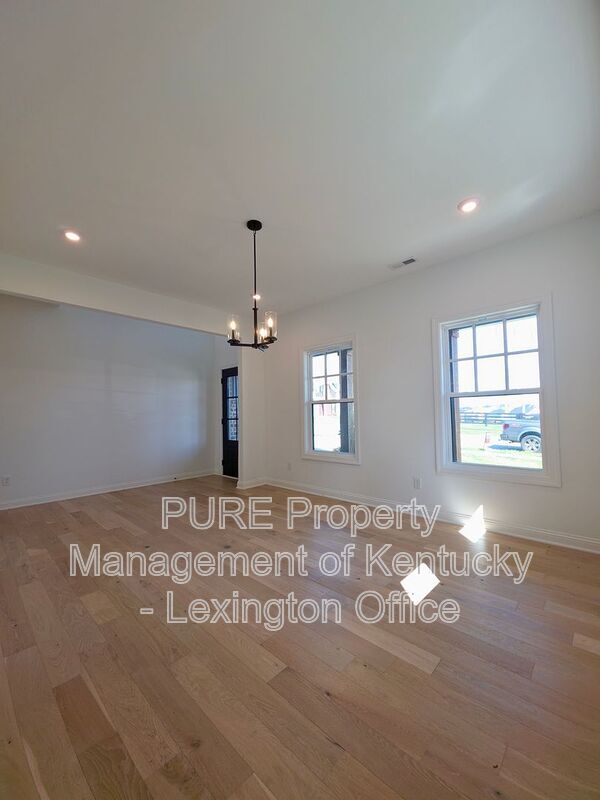Building Photo - 728 Shaker Dr