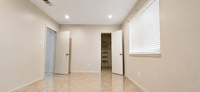 Building Photo - 13914 Bonnington Dr