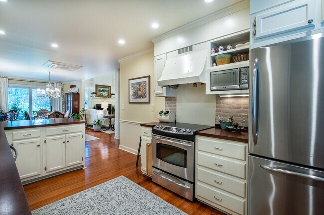 Building Photo - Immaculate Snee Farm Townhome for Rent!