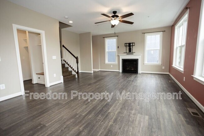 Building Photo - 2425 Morgans Point Dr