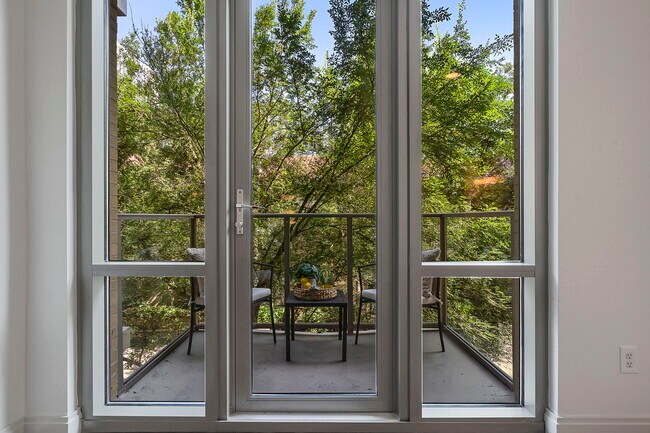 Building Photo - 905 Juniper St NE