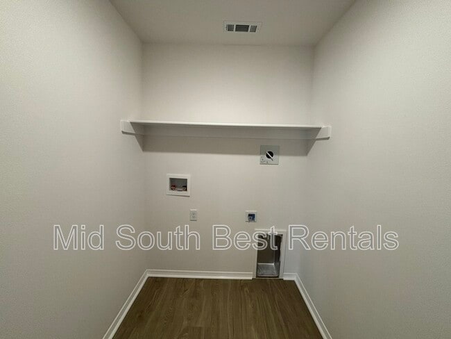 Building Photo - 6416 Newark Dr