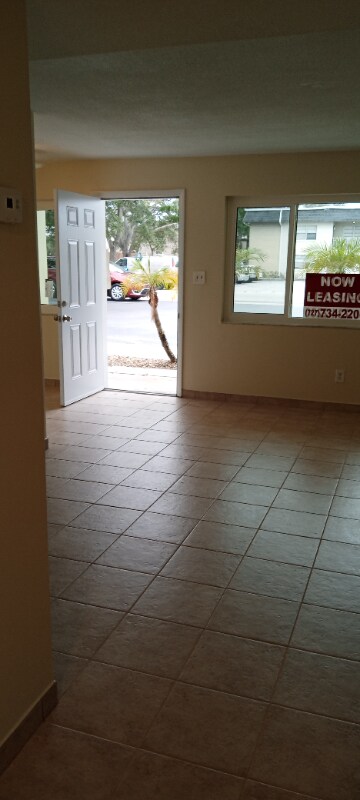 Building Photo - 411 S Nimbus Ave