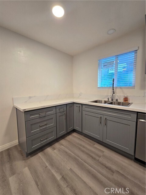 Building Photo - 422 W Graves Ave