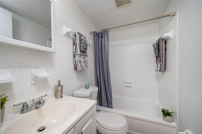 Building Photo - 2463 Coral Wy