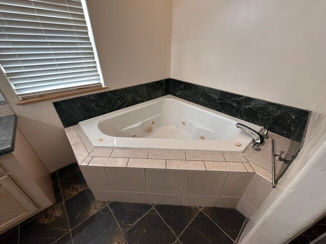 Building Photo - 6464 Valentine Way