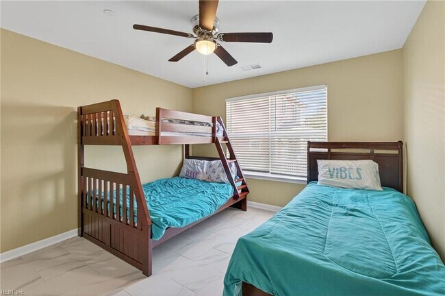 Building Photo - 1218 W Ocean View Ave