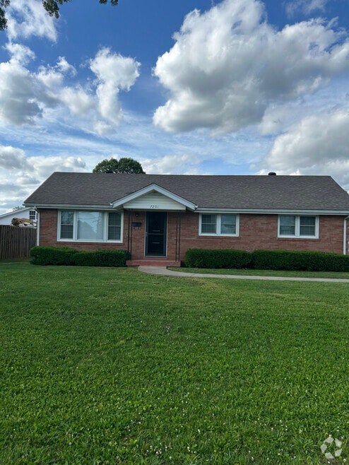 Building Photo - 7201 Lorenzo Ln