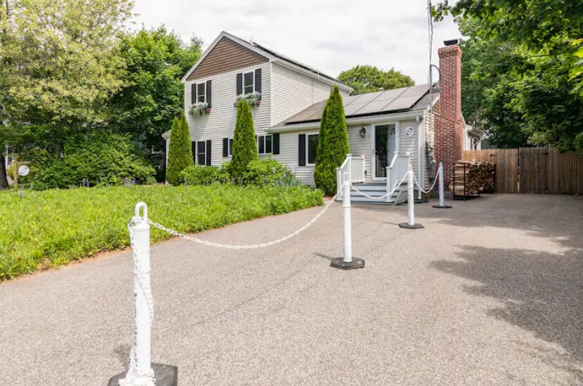 Building Photo - 7 Cushing Dr