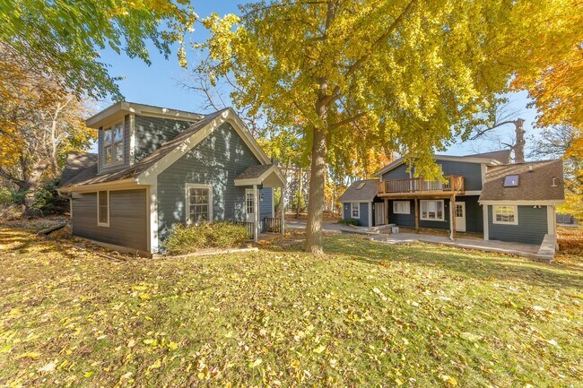 Building Photo - 270 S Center St