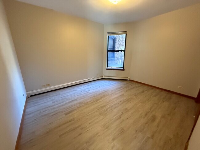 Building Photo - 5852 S King Dr