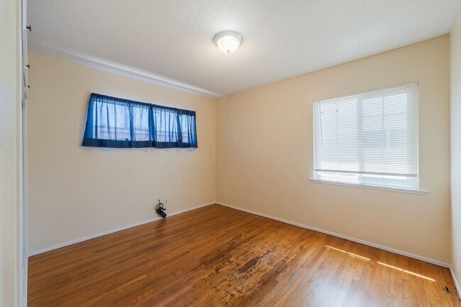 Building Photo - 2214 Ripley Ave