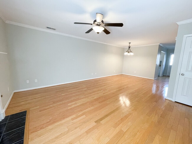 Building Photo - 12 Magnolia Glen Ln