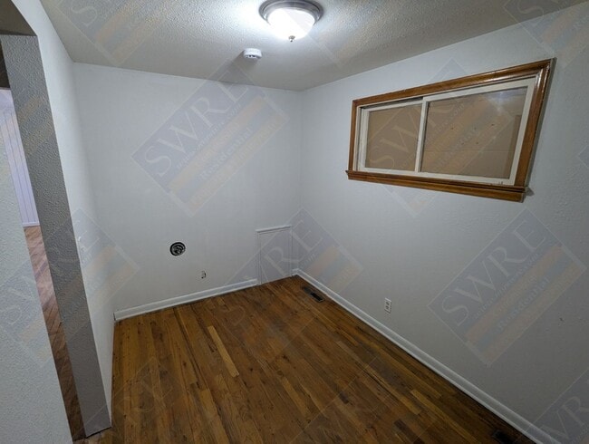 Building Photo - 902 1/2 Wyoming-