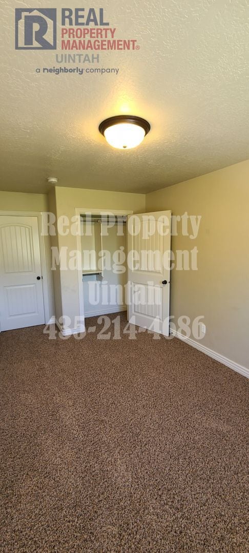Building Photo - 3 bed 2.5 bath townhome in Fox Run