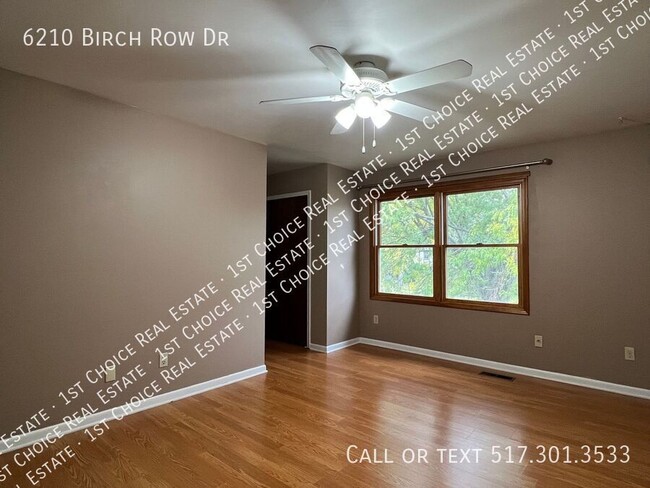 Building Photo - Well Maintained 3-BDR 2.5-BTH Duplex w/ Ga...