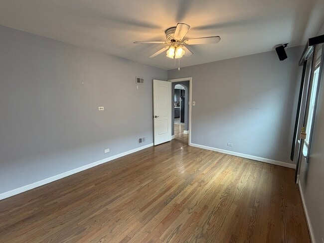 Building Photo - 8201 S Homan Ave