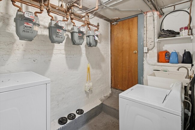 Building Photo - 1950 N Hudson Ave