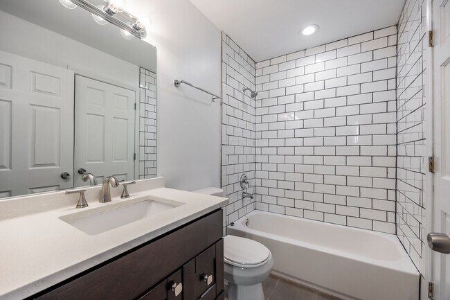 Building Photo - 4008 S Calumet Ave