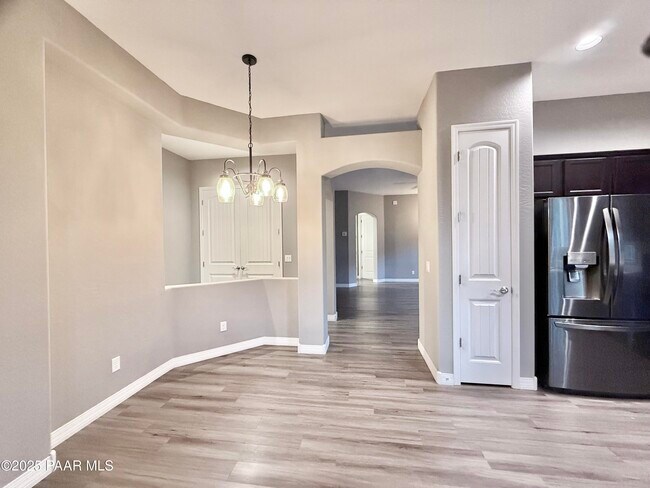 Building Photo - 5768 N Thornberry Dr
