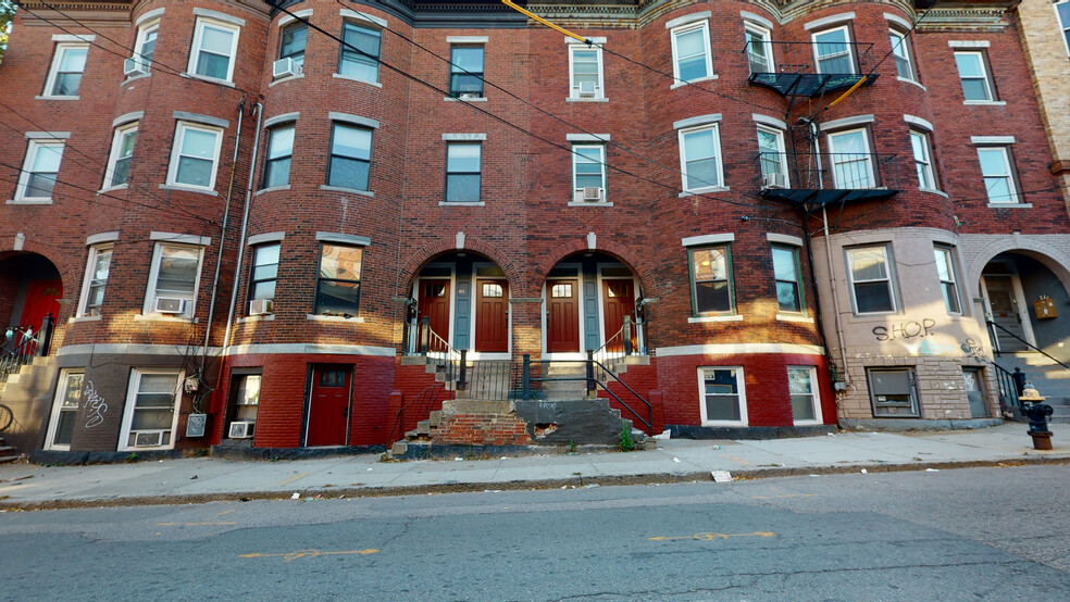 Building Photo - 15 Linden St