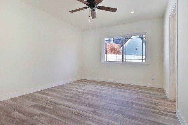 Building Photo - 8601 Santa Susana Plz