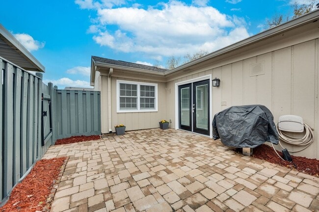 Building Photo - Awesome 2BE/BA townhouse in Bellevue!