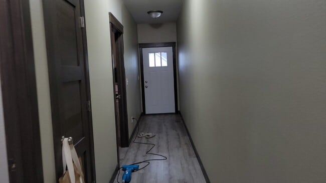 Building Photo - 5 Bed 3 Bath close to UWEC, bike trails, Carson Park, and The Sonnentag!