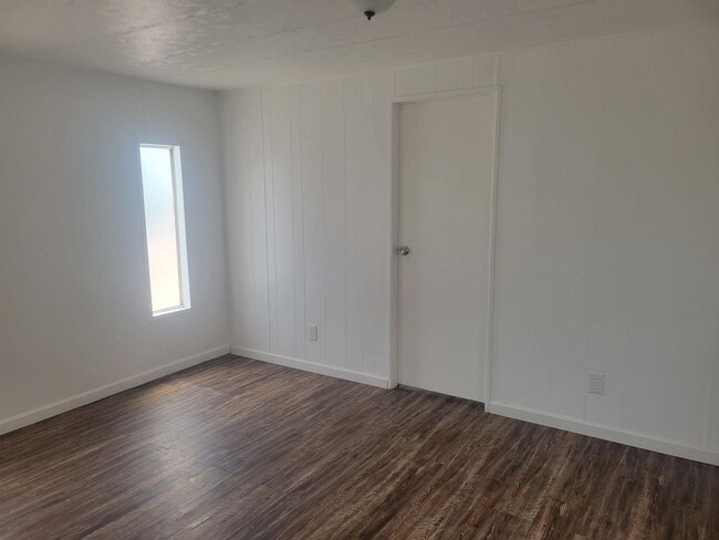 Building Photo - 3 Bed 2 Bath