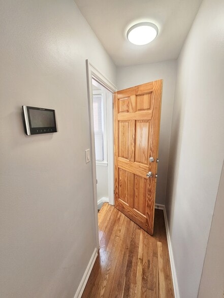 Color intercom / door opening system - 2050 Hazen St