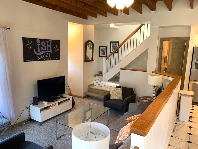 Building Photo - 45 Ayrault St