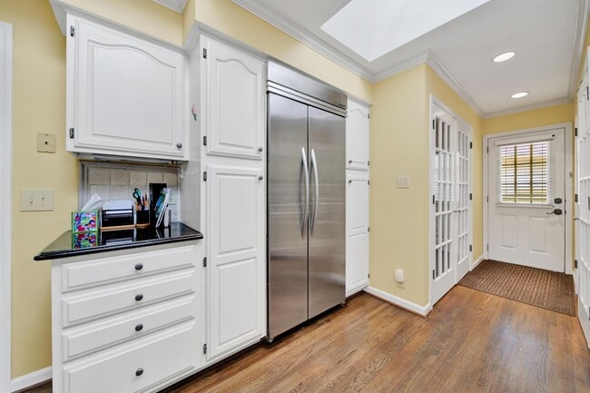 Building Photo - Lovely 3 Bed 2 Bath Ranch Home in South Park!