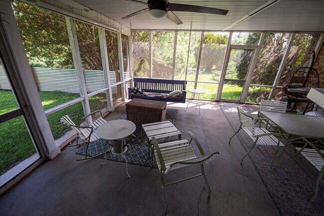 Building Photo - Short Term Rental Family Home