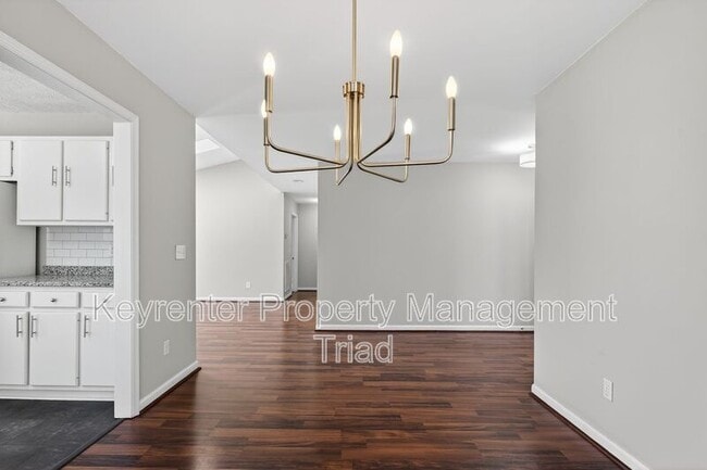 Building Photo - 701 Ashcroft Rd