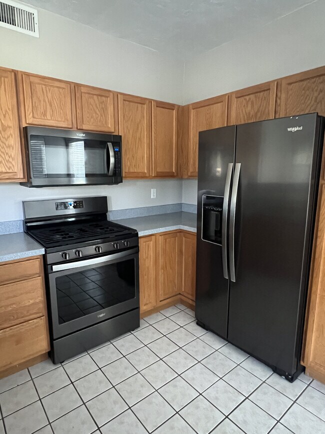 Building Photo - 5427 S Dover St