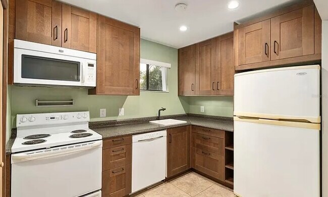 Building Photo - 3468 NW 37th Ave