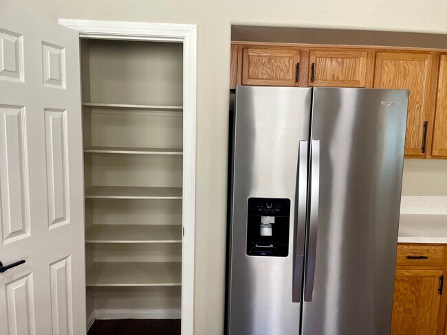 Building Photo - BEAUTIFUL SINGLE STORY HOME IN GATED COMMUNITY OF STALLION MOUNTAIN