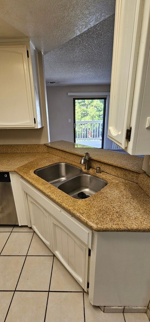 Building Photo - 715 Mikkelsen Dr