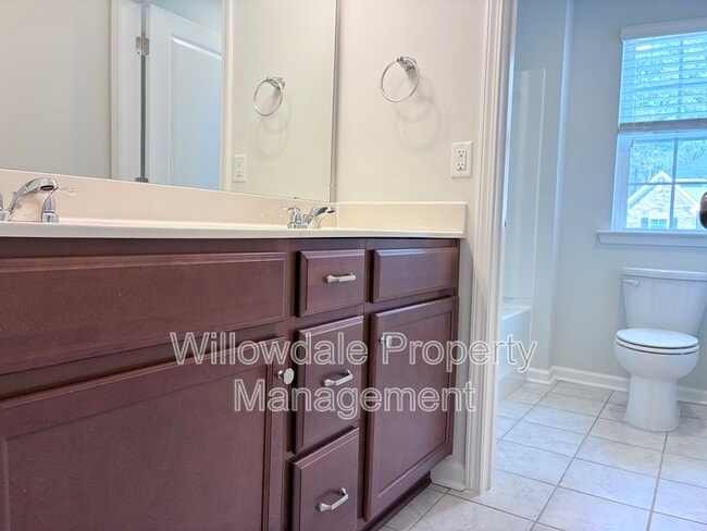 Building Photo - 1112 Lakebrink Dr