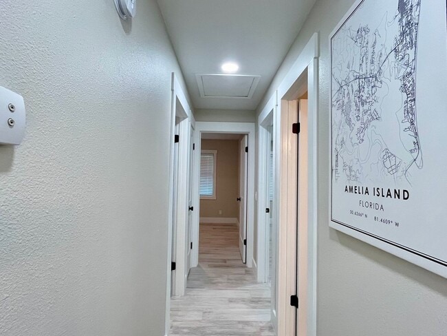 Building Photo - Completely Remodeled! Close to  Historic D...
