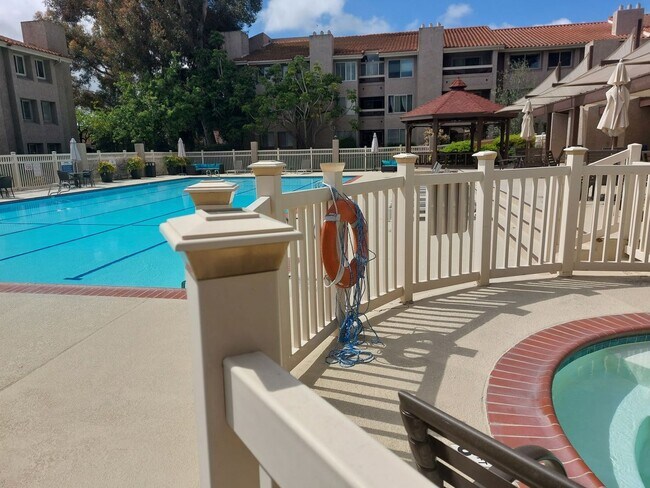 Building Photo - Mission Ridge 2 Bedroom 2 Bath Condo for Rent