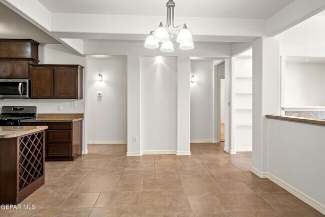 Building Photo - 14116 Rainbow Point Dr