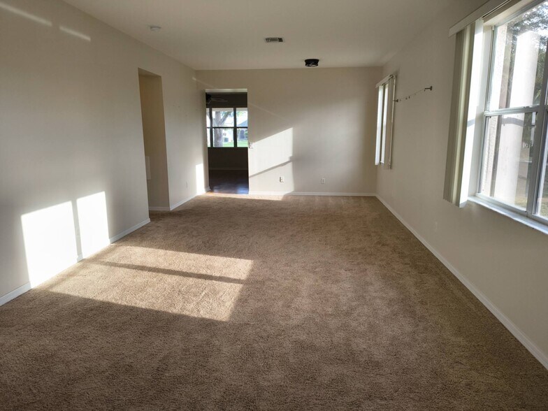 Building Photo - 25199 Chiclayo Ave