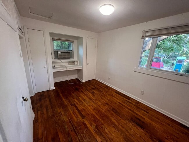 Building Photo - 1732 W 21st St