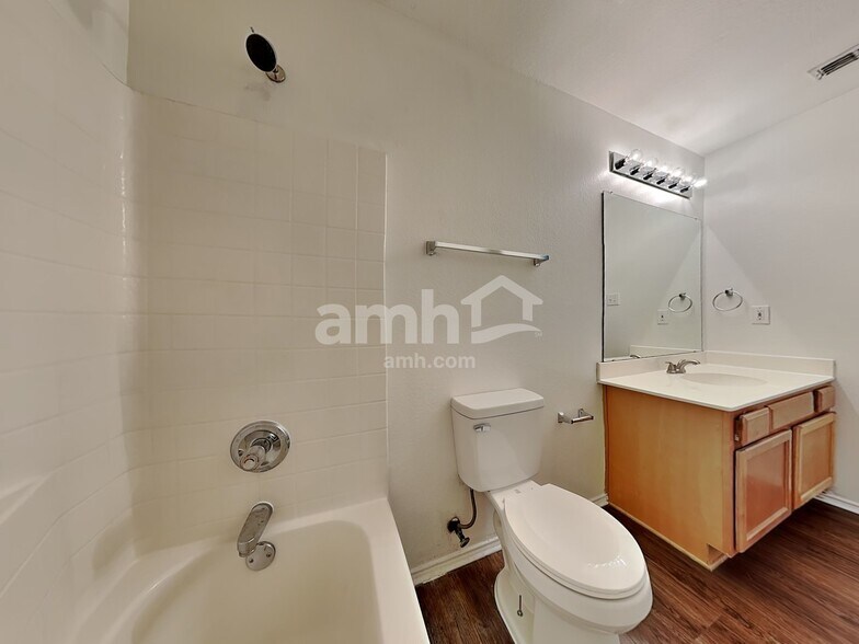 Building Photo - 115 Windsor