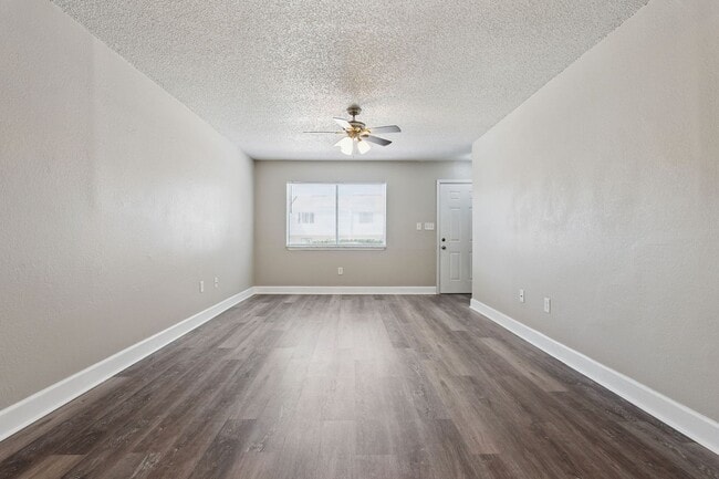Building Photo - Beautifully Updated 2BR/1.5BA Altamonte Springs Townhome with Modern Finishes