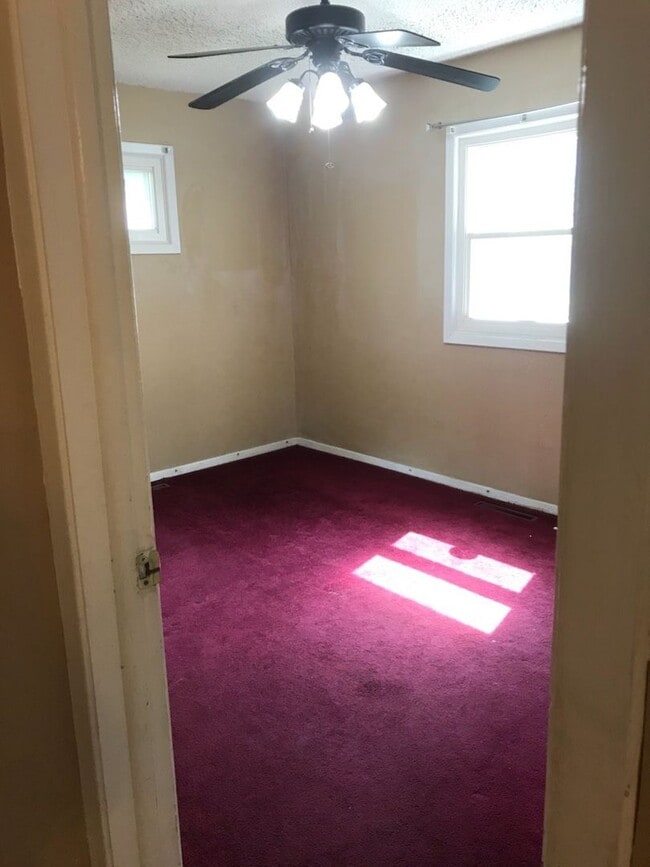 Building Photo - Nice, 4BR rancher with appliances, attached garage and fenced back yard.