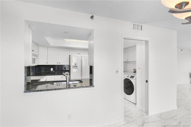 Building Photo - 8750 S Ocean Dr