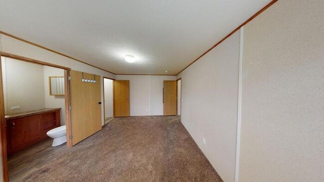 Building Photo - 124 Delta Ave