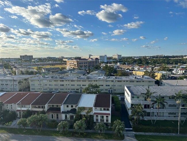 Building Photo - 2100 Sans Souci Blvd